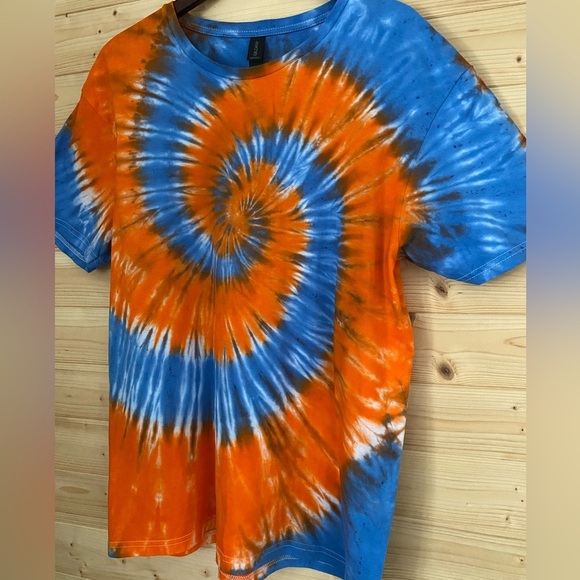 NEW GILDAN Large Unisex Soft Style Tie Dye T-Shirt Blue Orange Spiral Retro Vibe - Picture 2 of 8